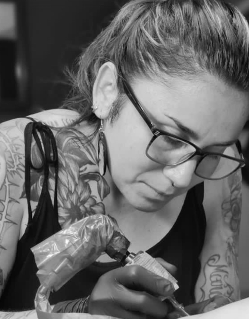 @lamika_tattoo — artista tatuadora en Galactic Monkey Tattoo Laredo